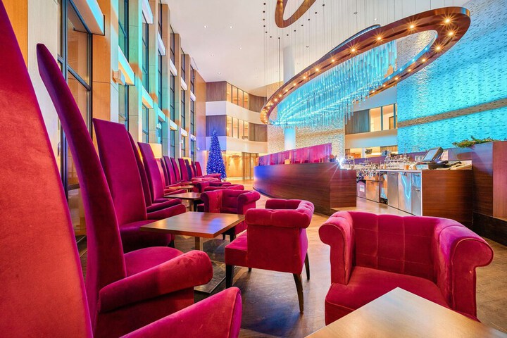 Lounge 124 of 194