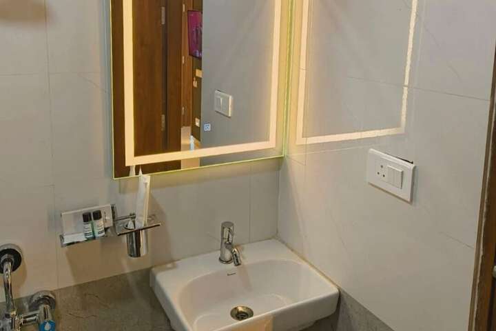 Room 14 of 18