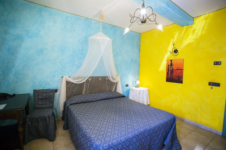 Room 3 of 34