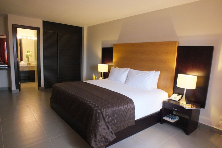 Room 3 of 37