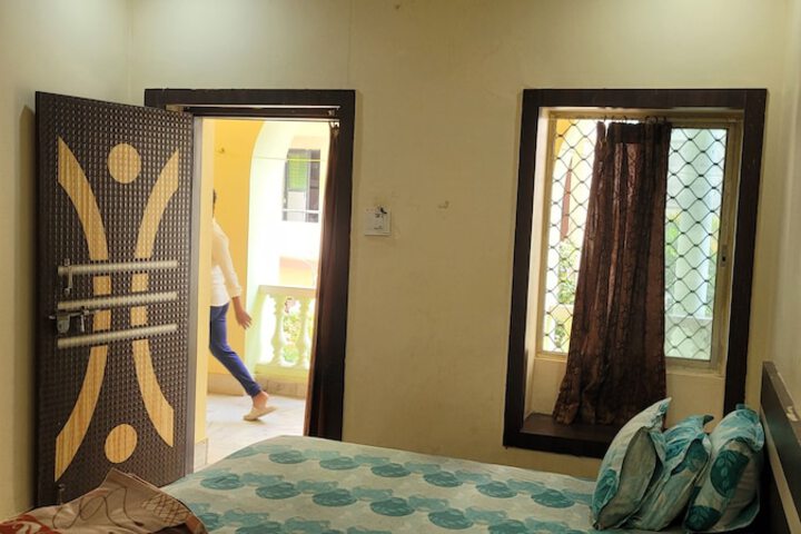 Room 4 of 7