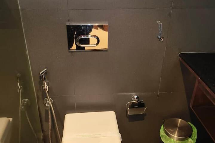 Room 12 of 25