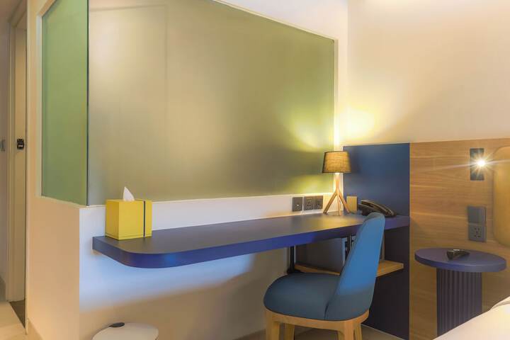 Room 34 of 92