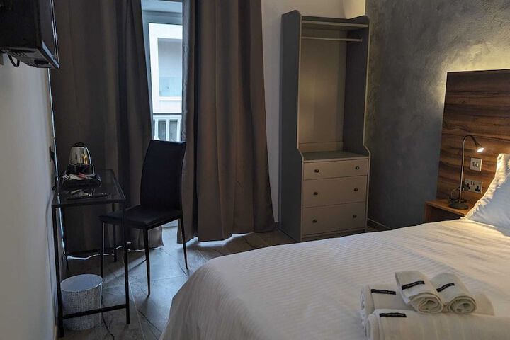 Room 2 of 24