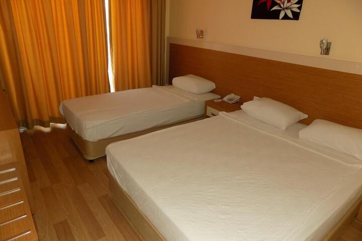 Room 8 of 40