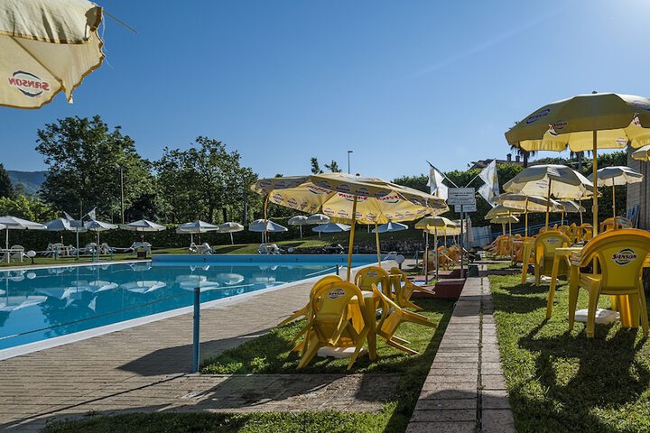 Pool 33 of 55