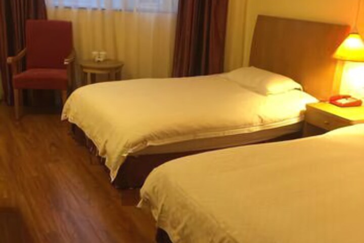 Room 4 of 7
