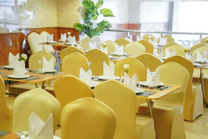 Dining 43 of 44