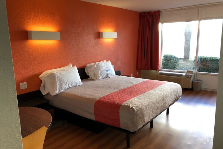 1 King Bed (9 of 15)