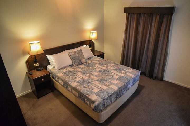 Room 8 of 77