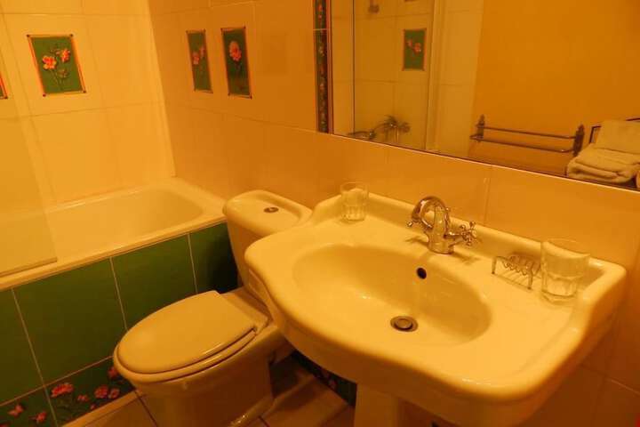 Room 2 of 10