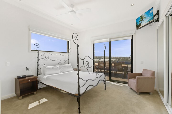 Room 20 of 136