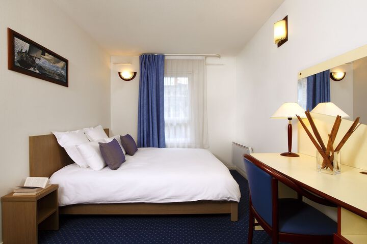 Room 7 of 18