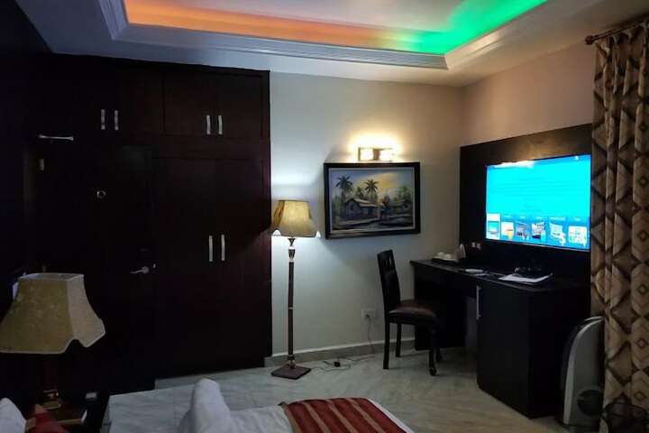 Room 2 of 40