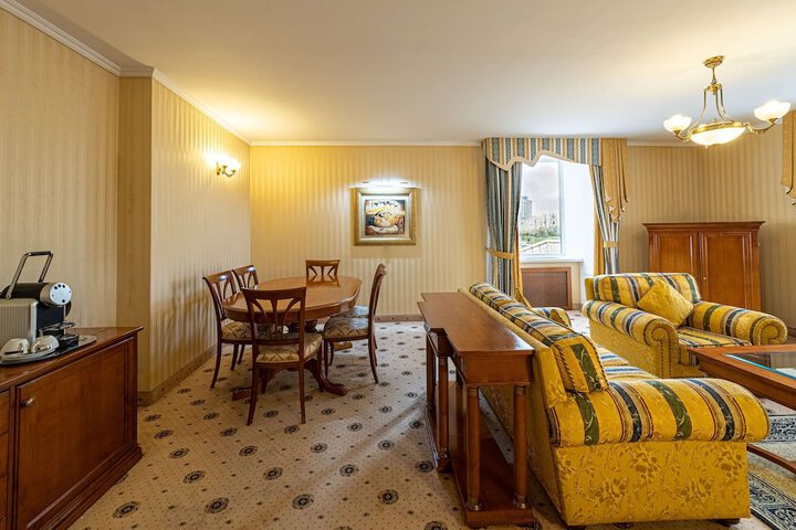 Room 28 of 217