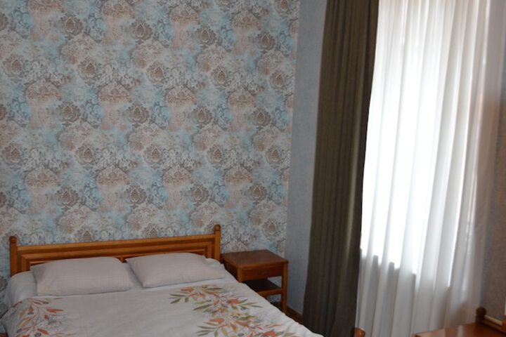 Room 10 of 28