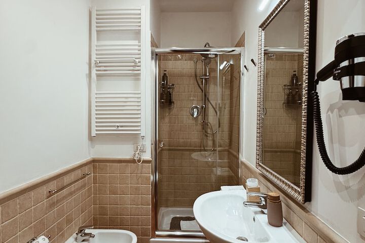 Room 17 of 42