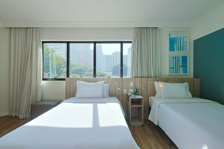 Room 83 of 143