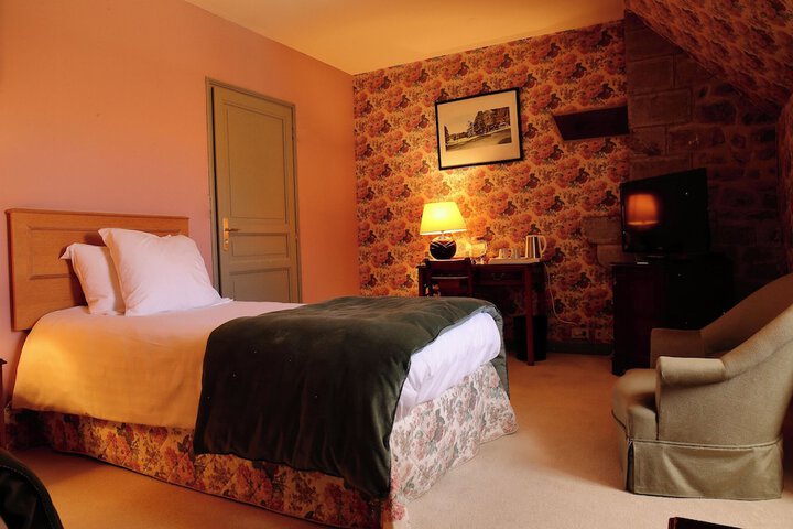 Room 11 of 49