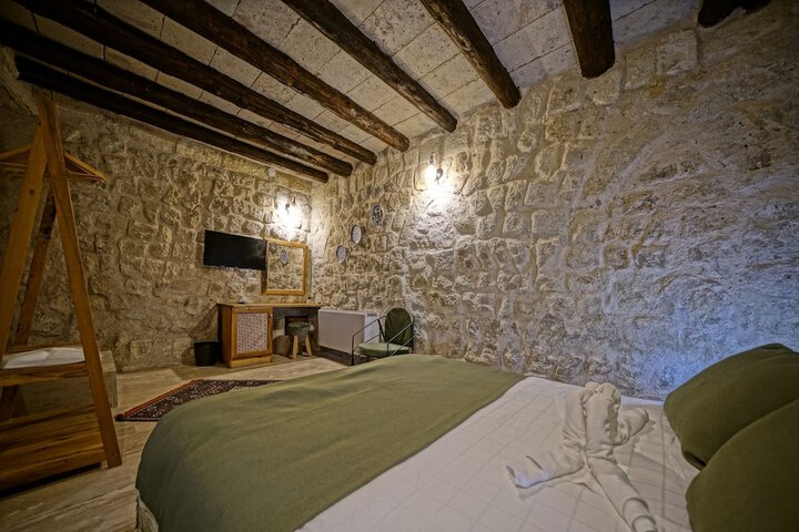 Room 5 of 90