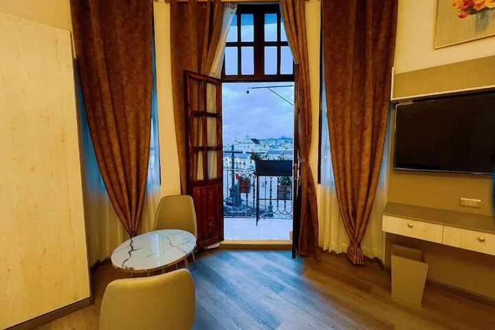 Room 44 of 90