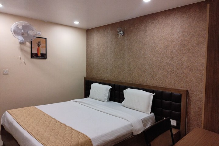 Room 5 of 13
