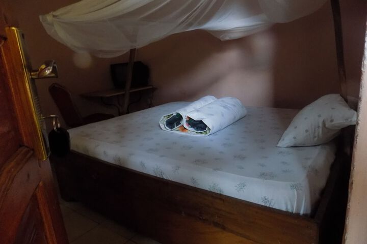 Room 5 of 43