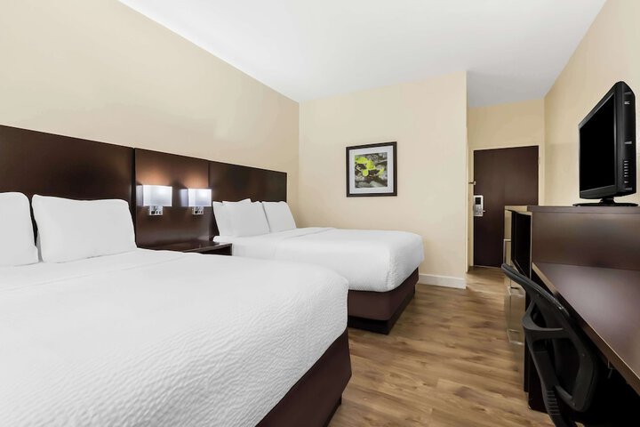 1 Queen Bed Microwave and Refrigerator Sofa Bed High Speed Internet Accessible Full Breakfast (17 of 21)