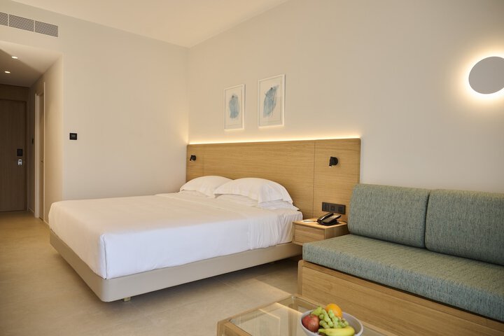Room 6 of 93