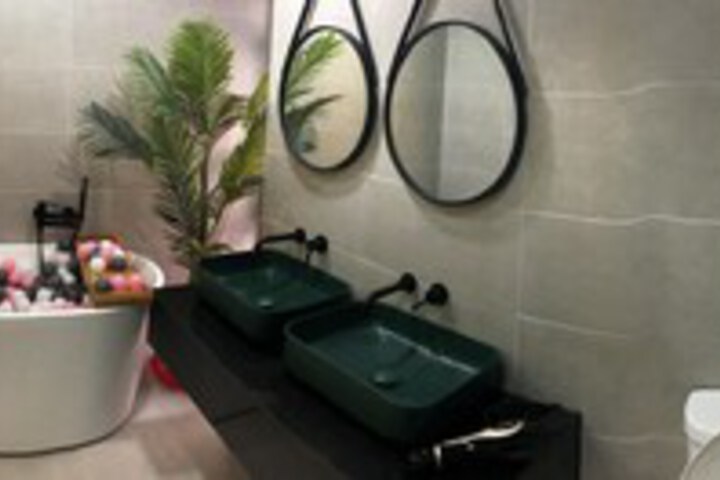 Room 3 of 38