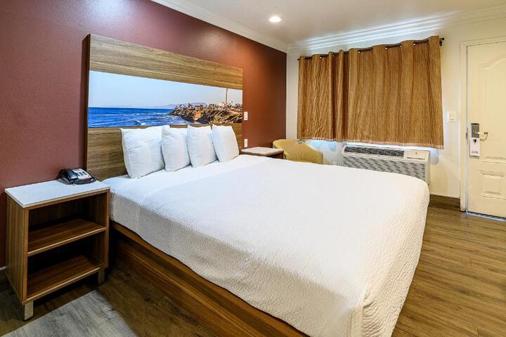 Standard | King Bed (8 of 24)