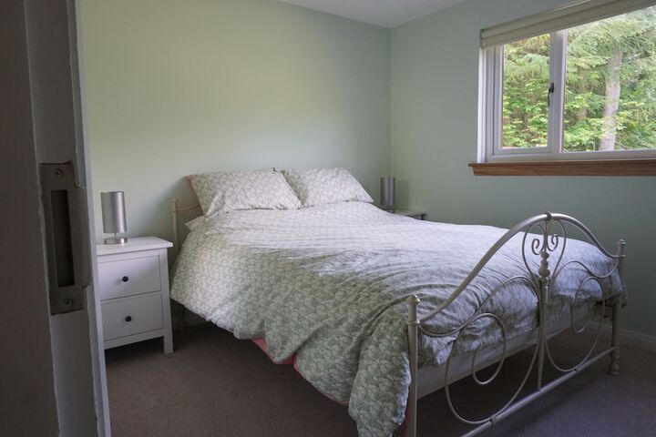 Room 2 of 3