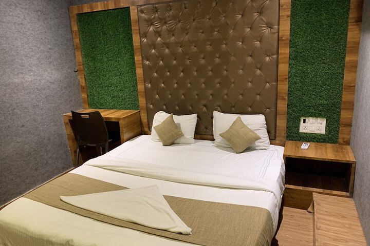 Room 6 of 37