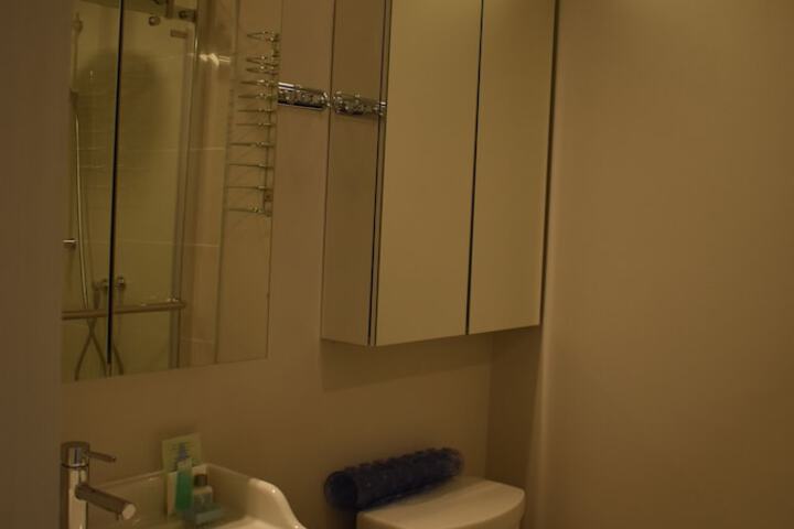 Room 28 of 70