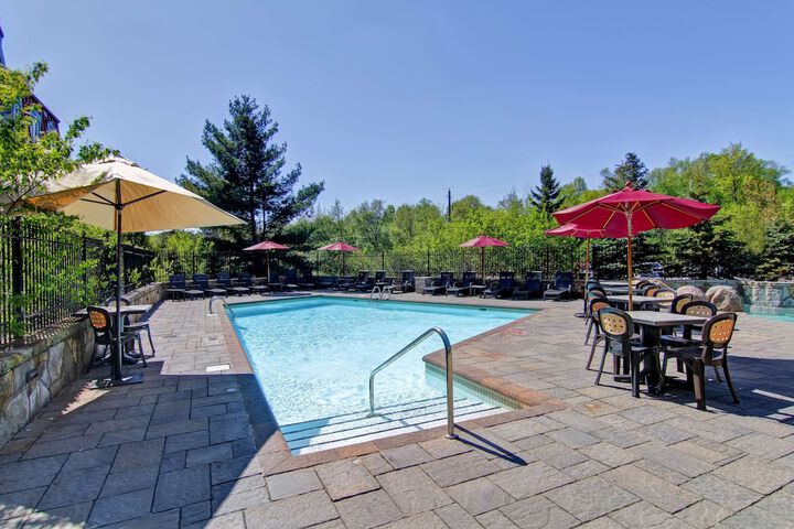 Pool Hotel