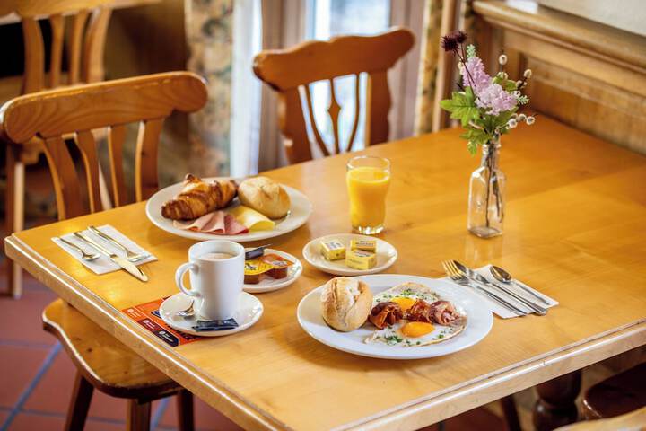 Breakfast/Coffee Service 63 of 154