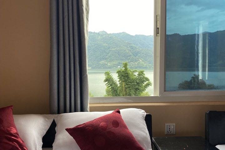 Room 6 of 14