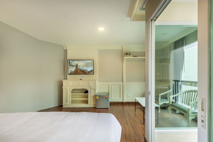Room 32 of 73