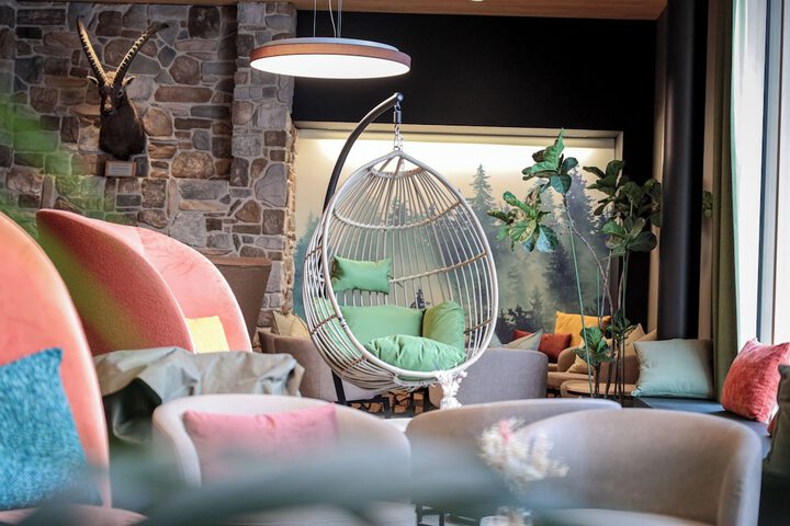 Lobby lounge