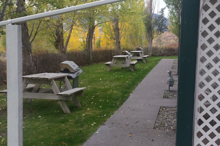 Property Grounds 28 of 33