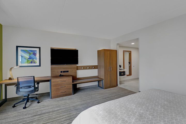 1 King Bed Accessible Bathtub Communications (5 of 17)