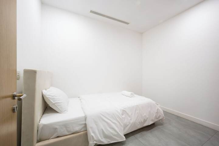 Room 14 of 48