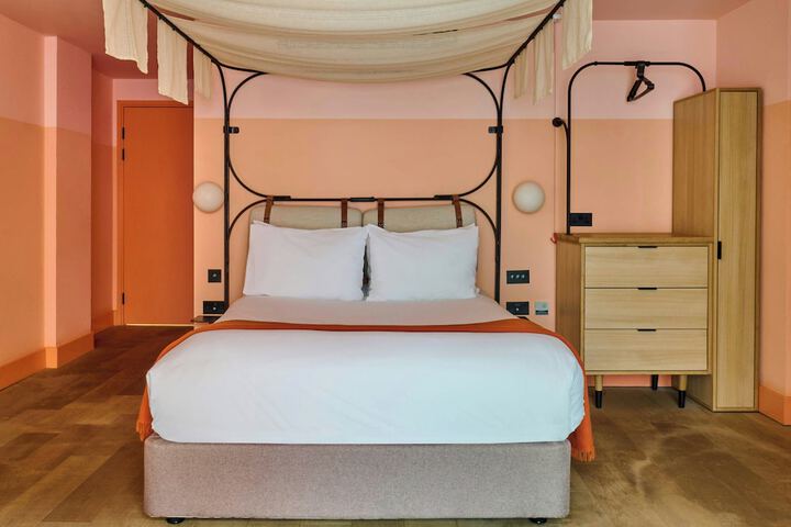 Room 20 of 77