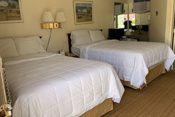 2 Double Beds (1 of 12)