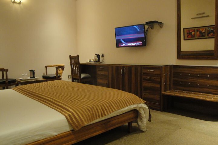 Room 13 of 48