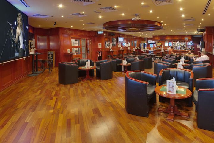 Lounge 69 of 84