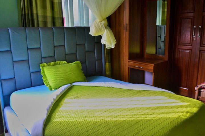 Room 13 of 42