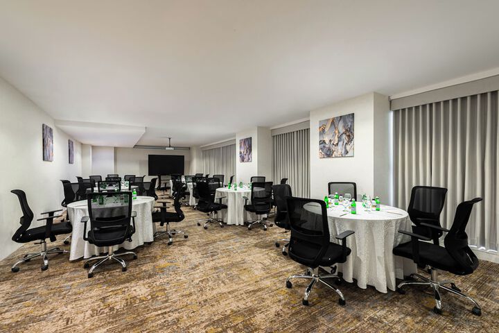 Ballroom/Hall 36 of 41