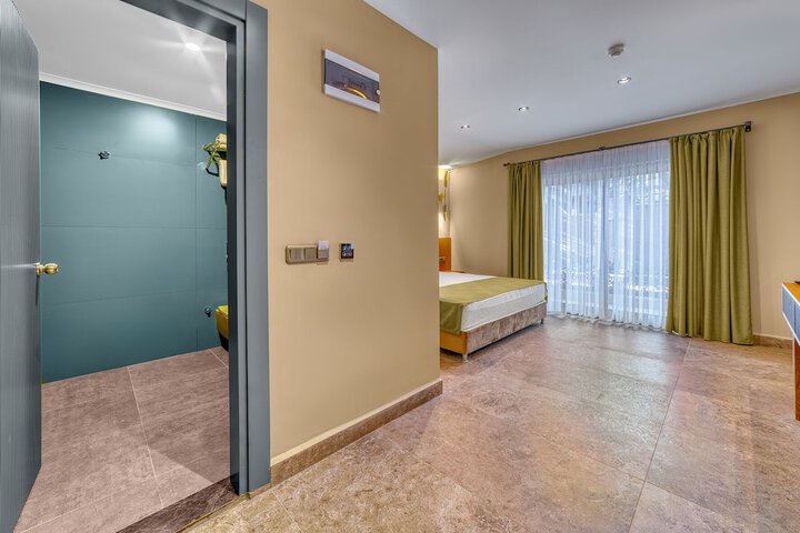 Room 5 of 27