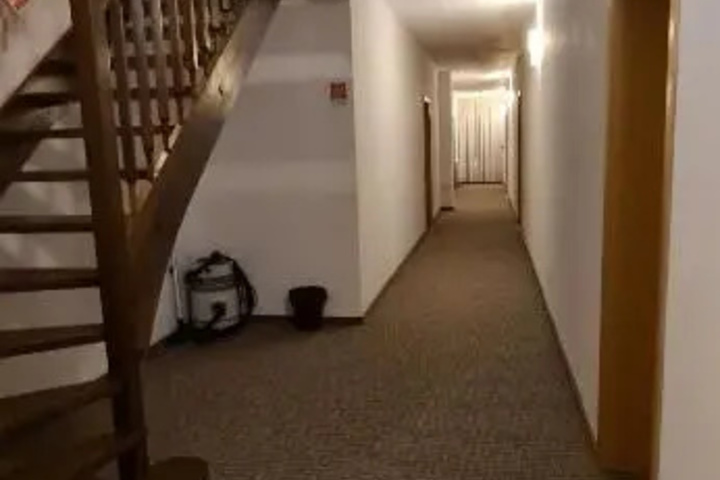 Room 4 of 6